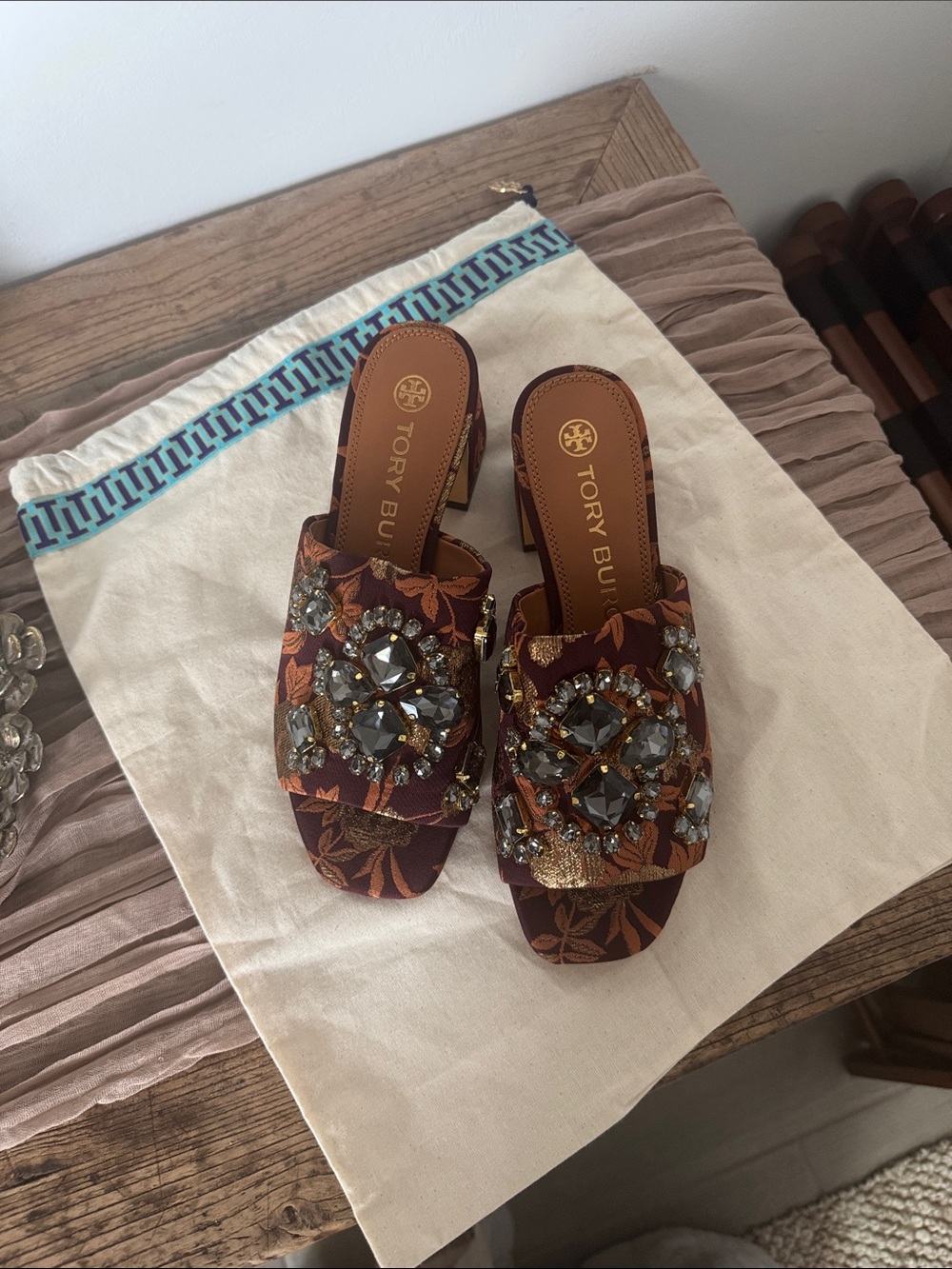 TORY BURCH .. Authentic
Martine Jacquard Mid-Heel
Slide, Burgundy Black Diamond - Picture 14 of 16